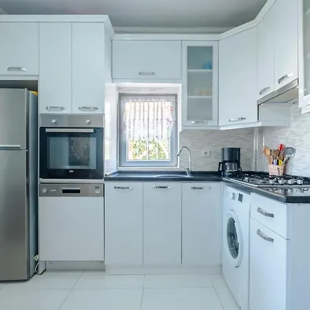 Lovely House With Astonishing View In Gumusluk Гюмюшлюк