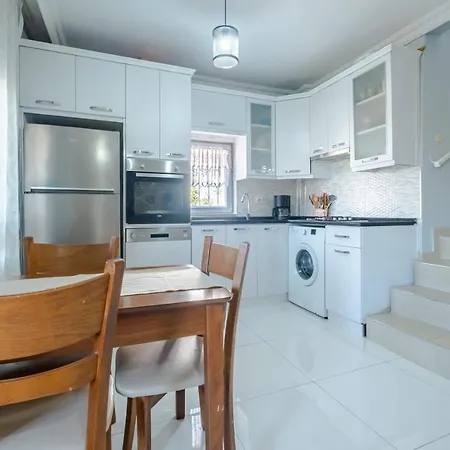 Lovely House With Astonishing View In Gumusluk Apartment Gumusluk